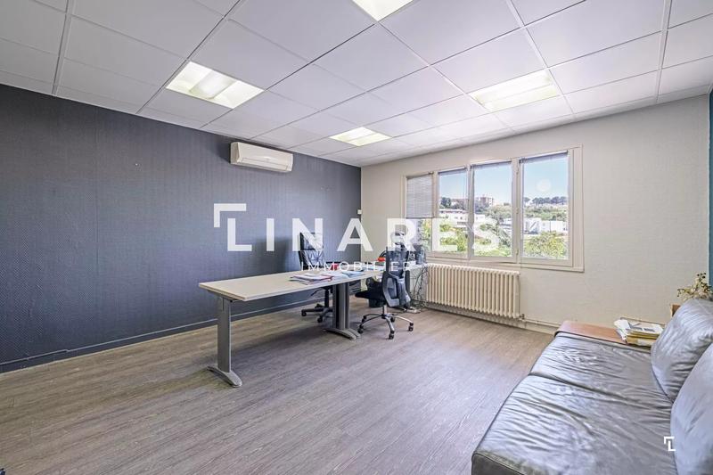 Local d'activités - 695 m² - 22 pièces