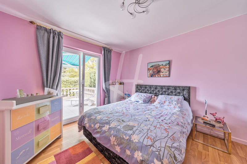 Maison - 300 m² - 6 pièces