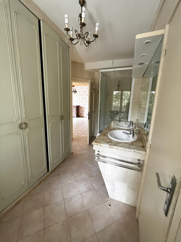 Maison - 232 m² - 8 pièces