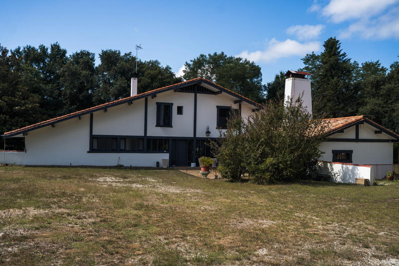 Propriété - 263 m² - 8 pièces