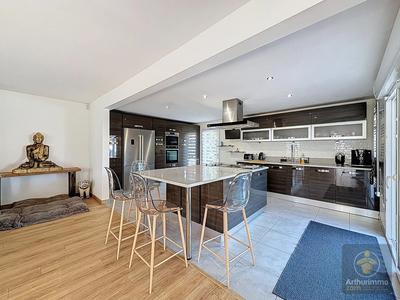 Maison - 208 m² - 6 pièces