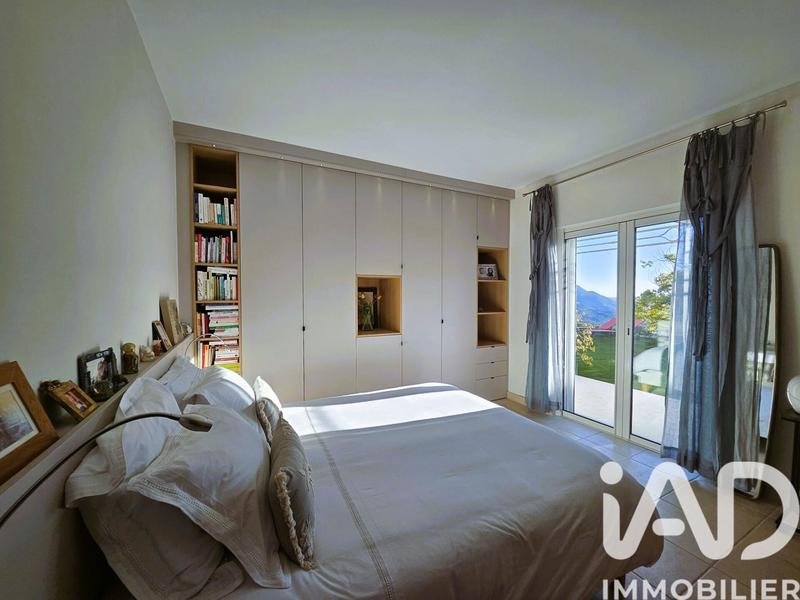 Maison - 240 m² - 5 pièces