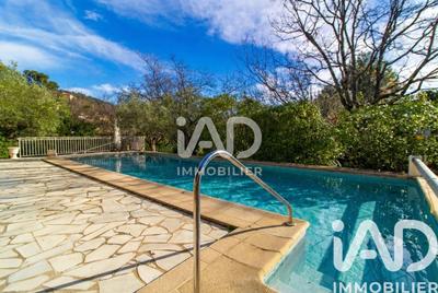 Maison - 141 m² - 5 pièces