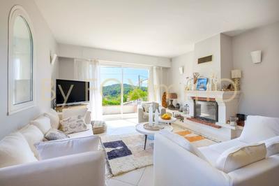 Maison - 211 m² - 6 pièces