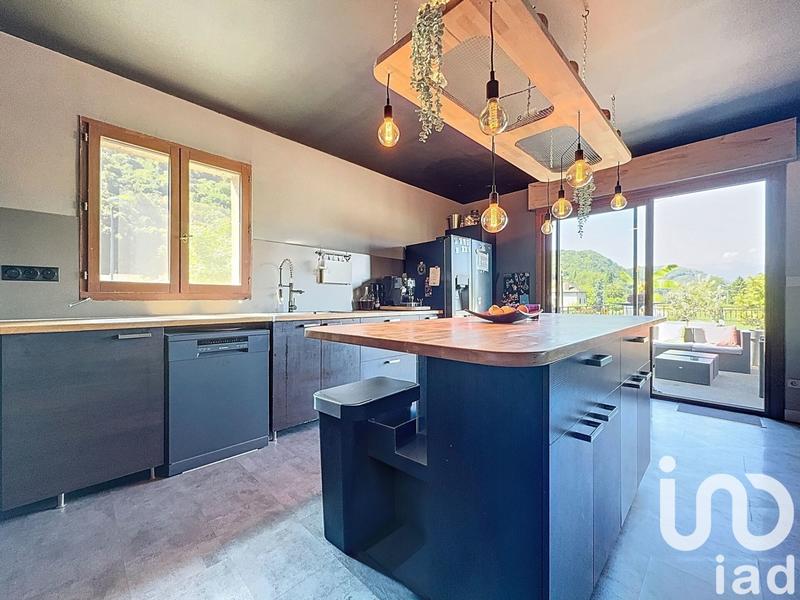 Maison - 277 m² - 8 pièces