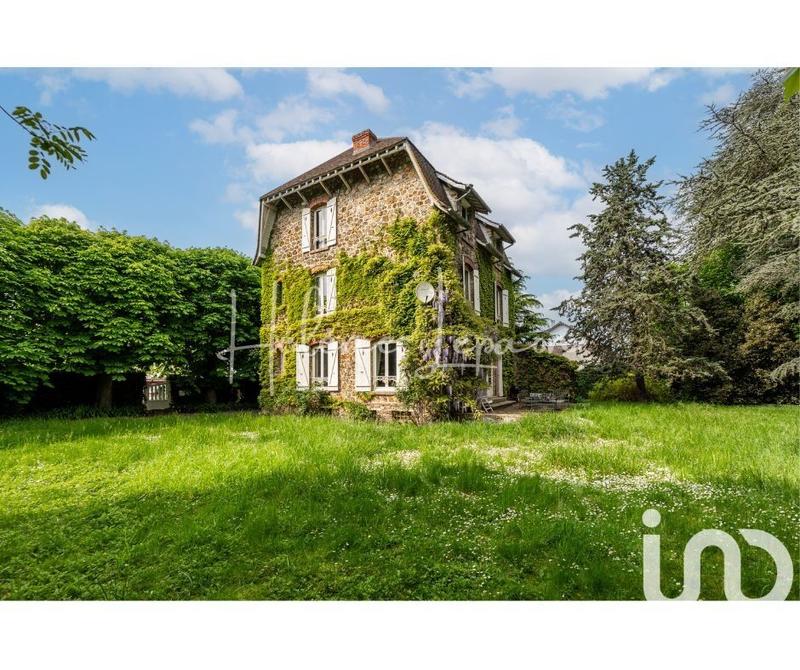 Maison - 240 m² - 10 pièces