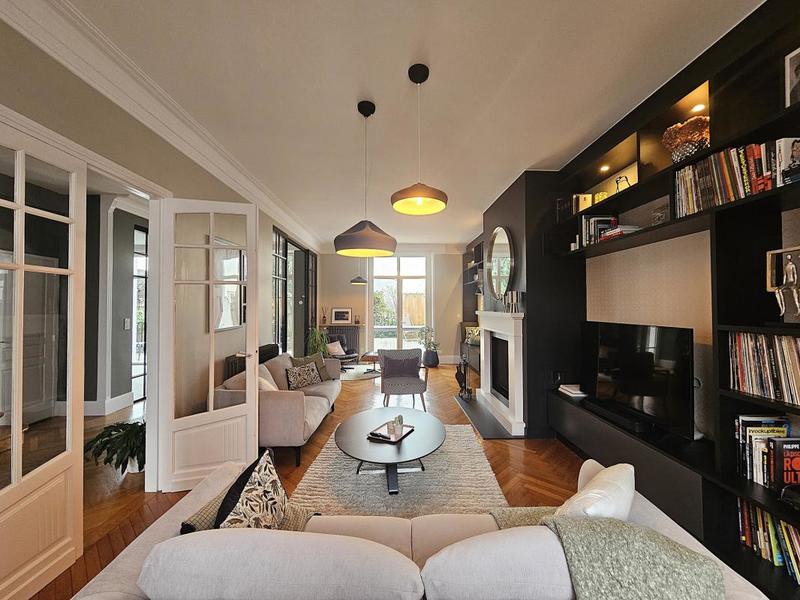 Maison - 270 m² - 11 pièces