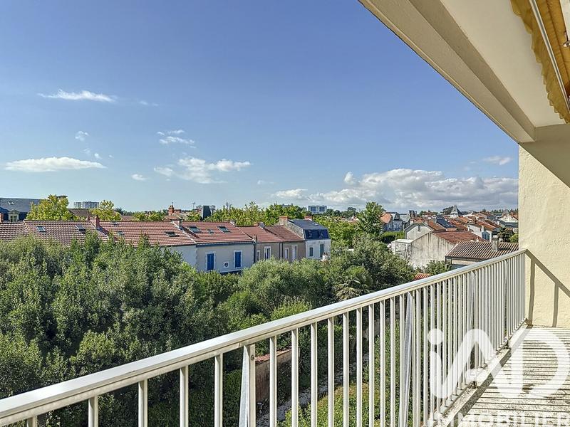 Appartement - 90 m² - 4 pièces