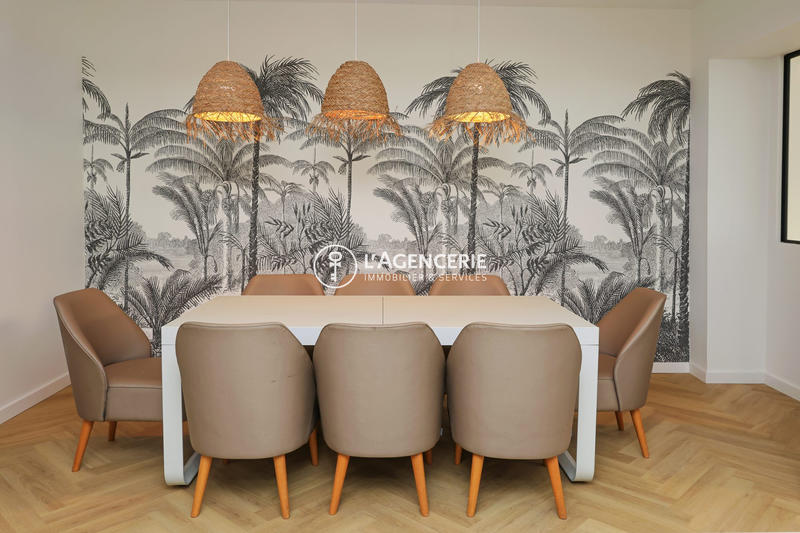 Maison - 210 m² - 7 pièces