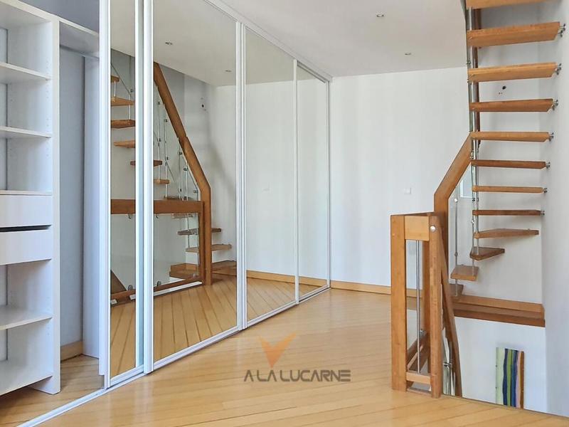 Propriété - 256 m² - 6 pièces