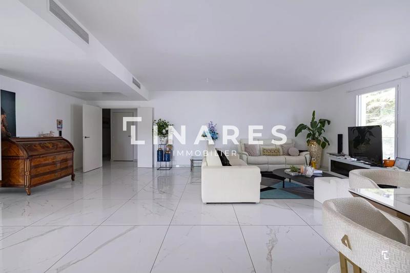 Appartement - 200 m² - 5 pièces