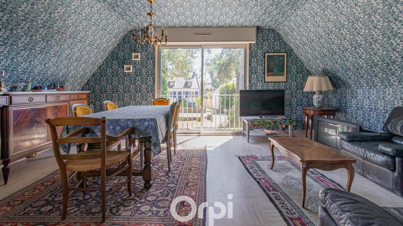 Maison - 221 m² - 11 pièces