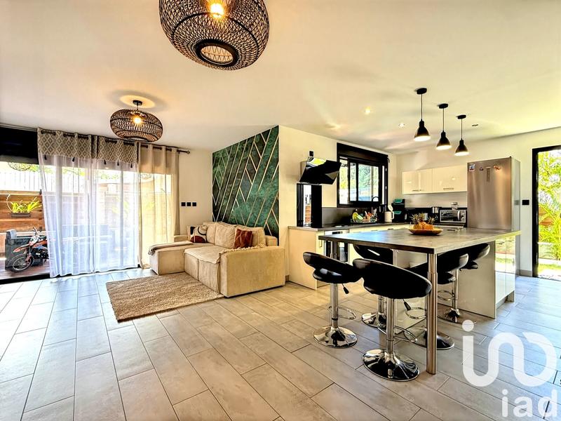 Maison - 98 m² - 5 pièces