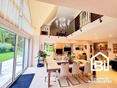 Maison - 187 m² - 6 pièces