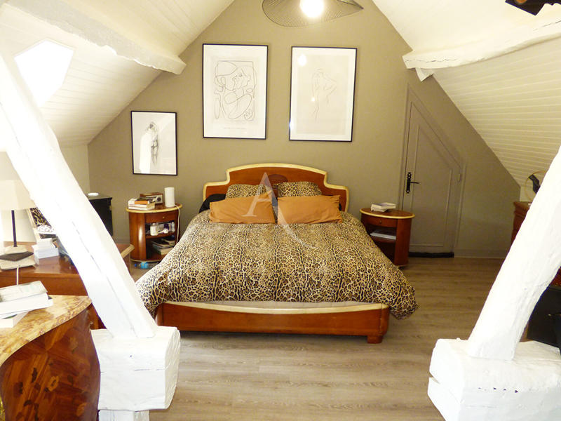 Maison - 303 m² - 7 pièces