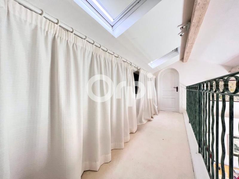 Demeure - 523 m² - 9 pièces