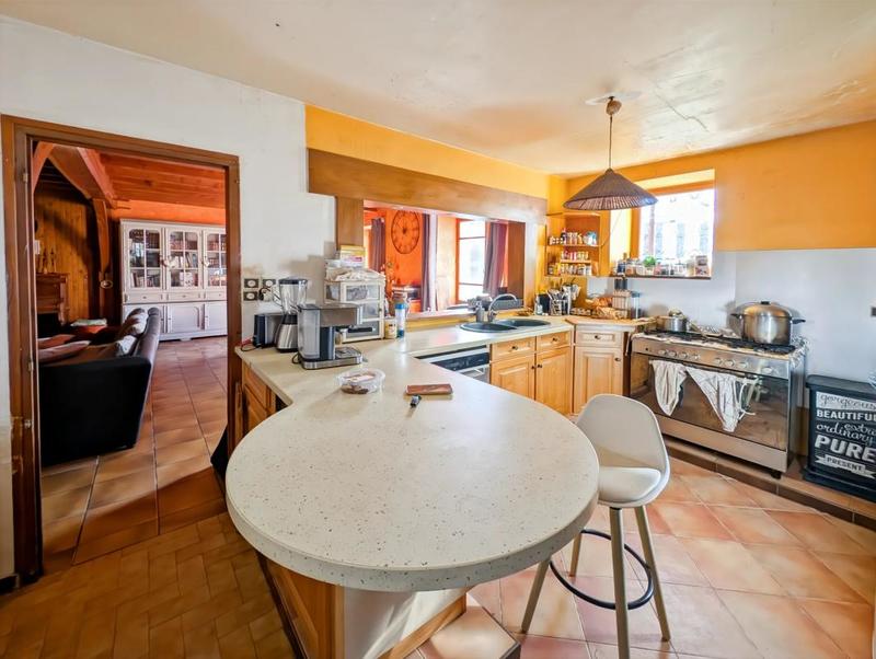 Maison - 255 m² - 8 pièces