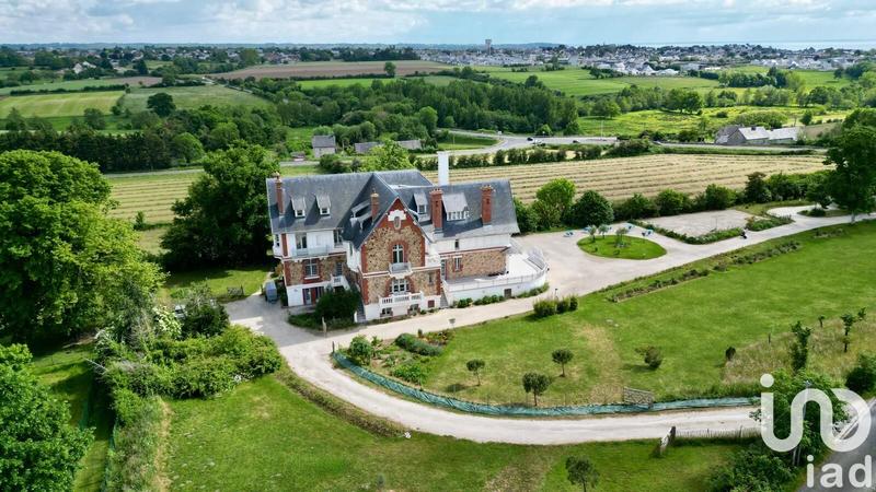 Maison - 720 m² - 10 pièces