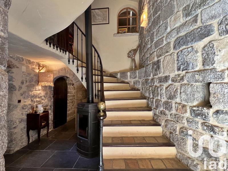 Maison - 246 m² - 8 pièces