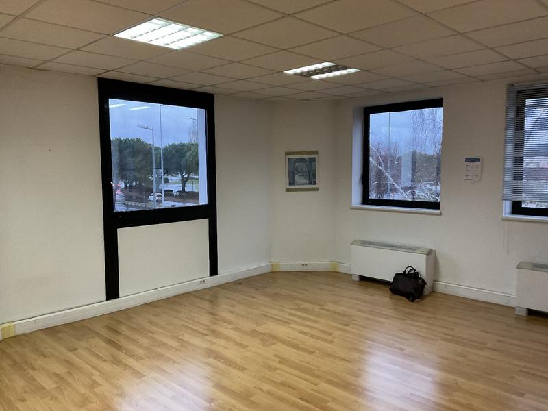Bureau - 100 m² - 5 pièces