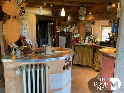 Propriété - 260 m² - 8 pièces