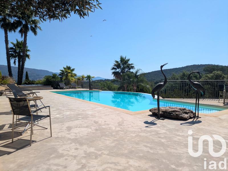 Maison - 460 m² - 12 pièces