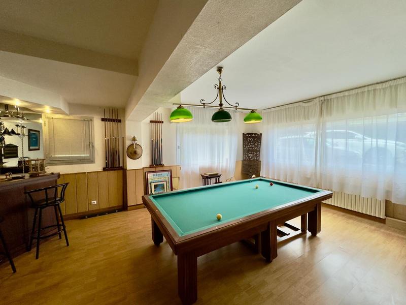 Villa - 328 m² - 8 pièces