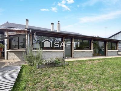 Maison - 222 m² - 8 pièces