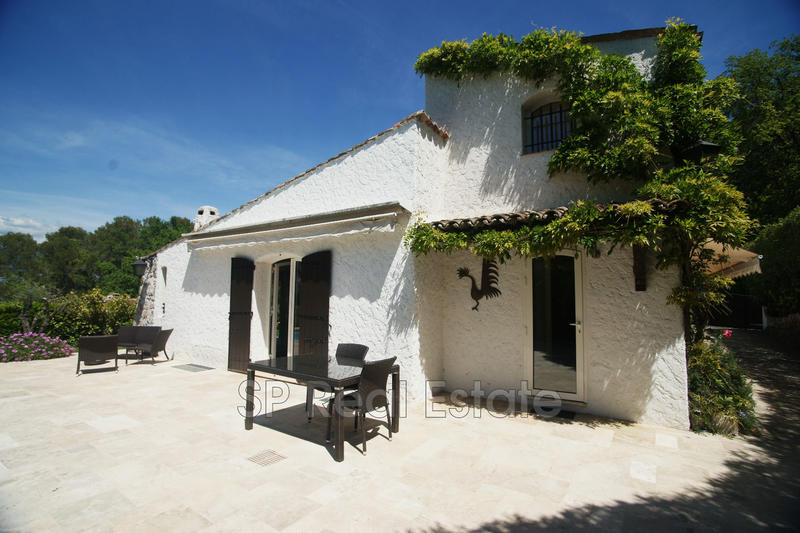 Maison - 270 m² - 6 pièces