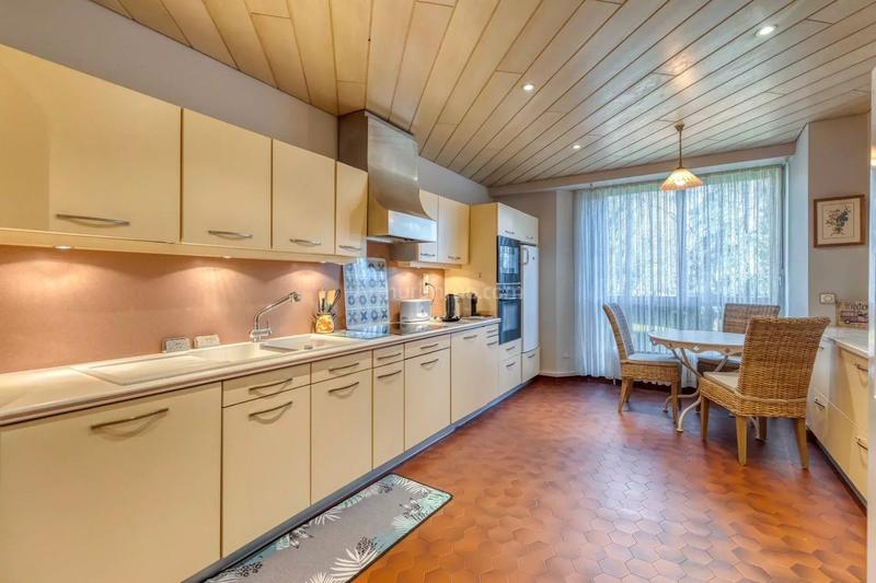 Appartement - 214 m² - 6 pièces