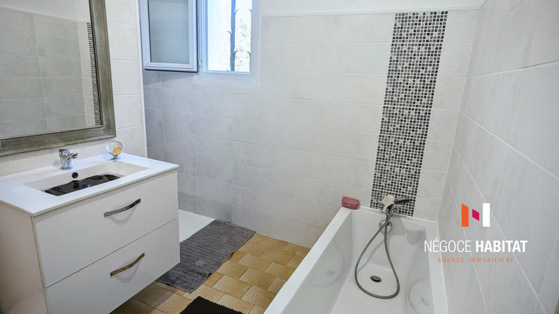 Maison - 235 m² - 10 pièces