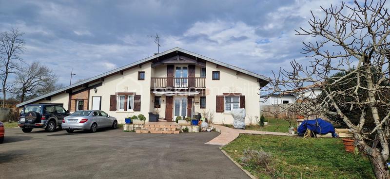 Maison - 200 m² - 8 pièces