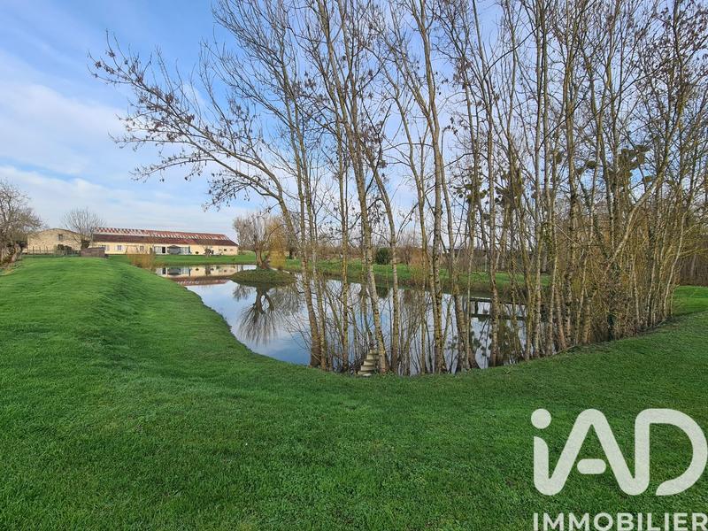 Maison - 213 m² - 9 pièces