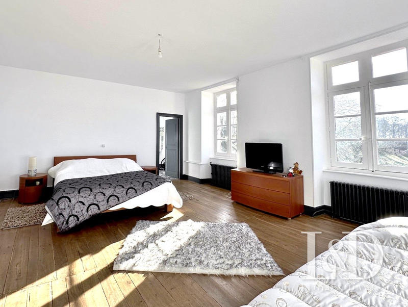 Maison - 660 m² - 25 pièces