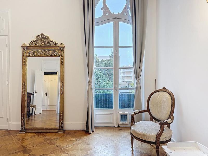 Appartement - 100 m² - 2 pièces