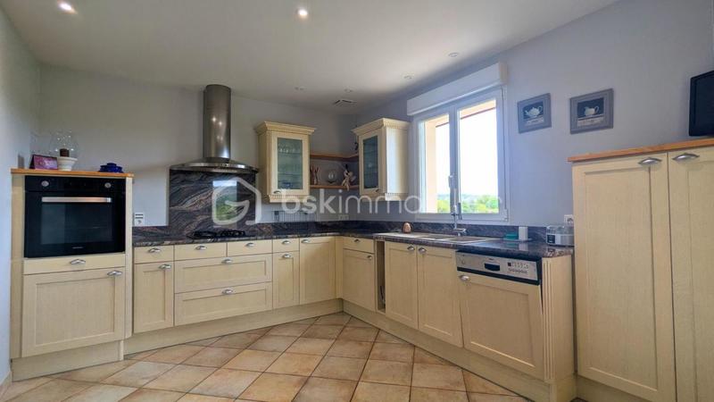 Maison - 220 m² - 8 pièces