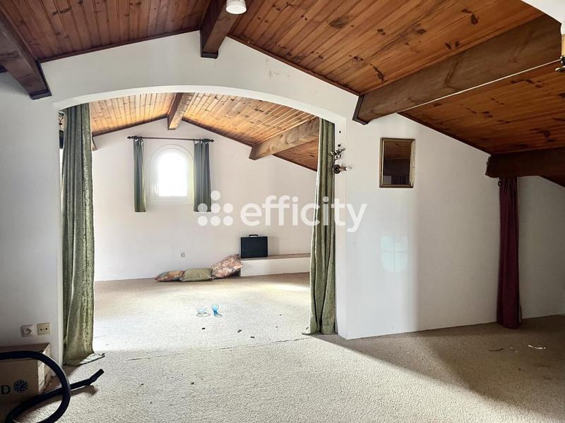 Maison - 210 m² - 7 pièces