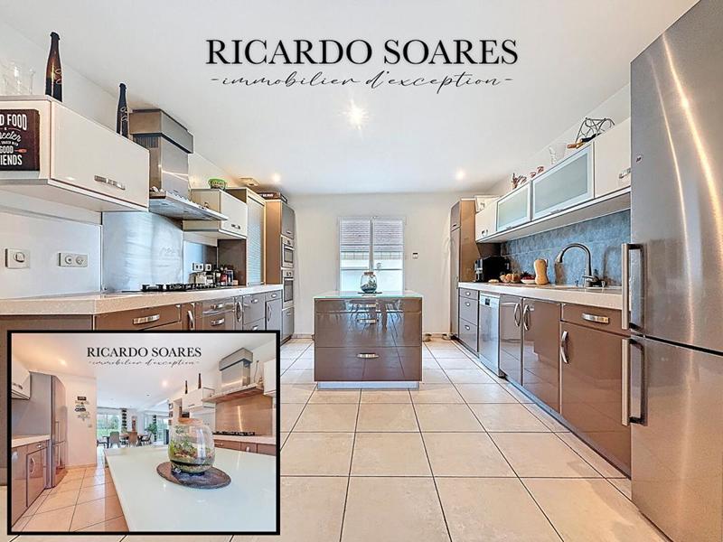 Maison - 242 m² - 7 pièces