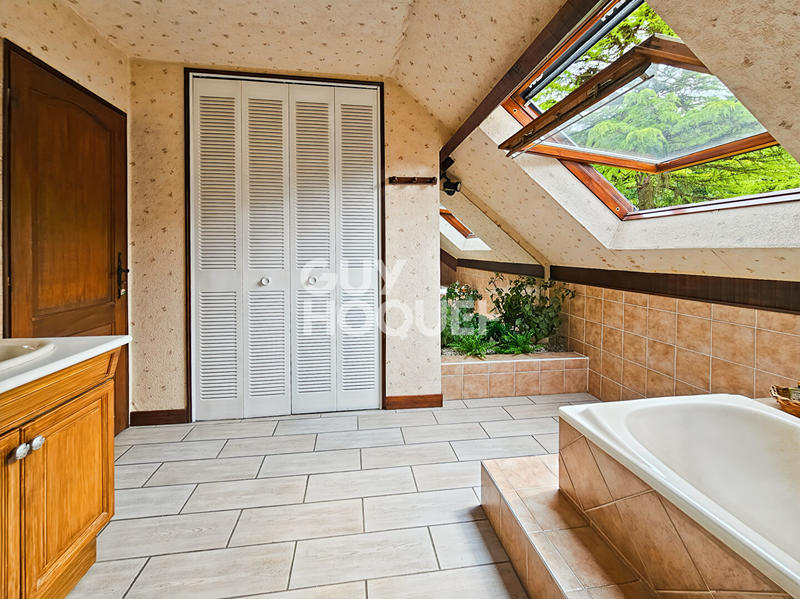 Maison - 320 m² - 11 pièces