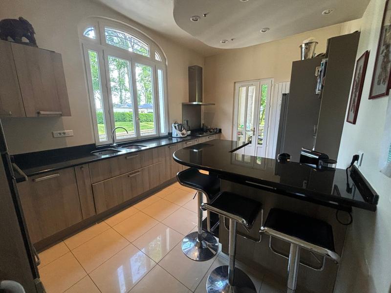 Maison de maîtres - 395 m² - 11 pièces