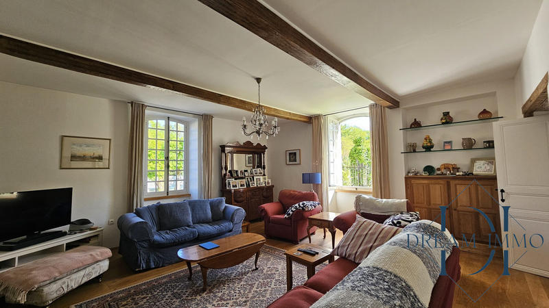 Maison - 334 m² - 6 pièces