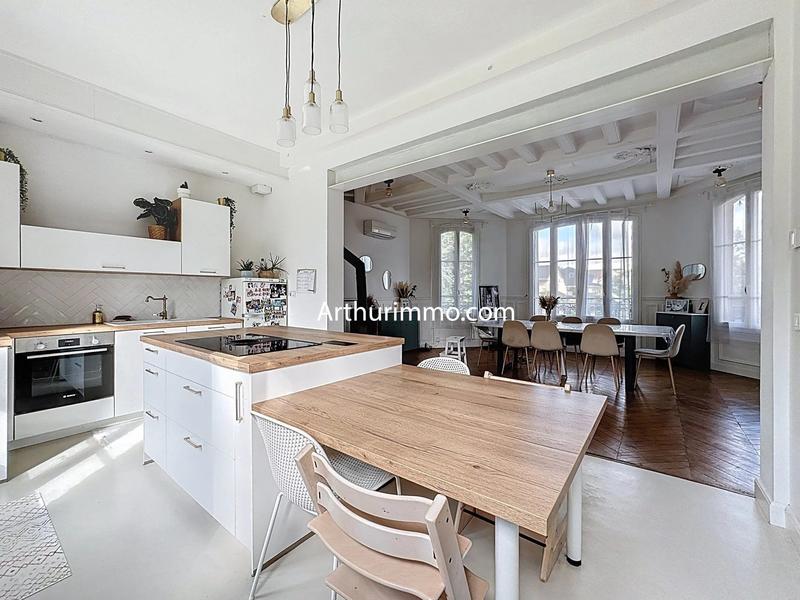 Maison - 280 m² - 10 pièces