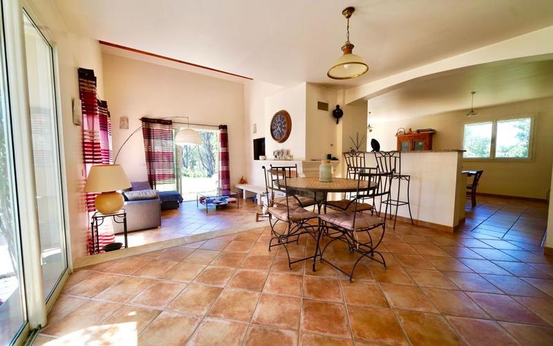 Villa - 250 m² - 6 pièces