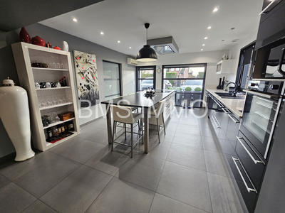 Maison - 268 m² - 10 pièces