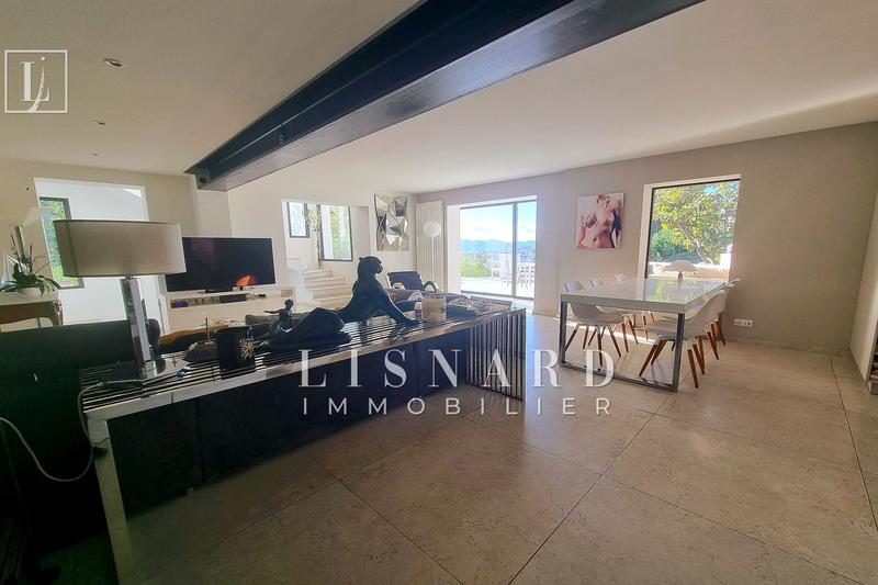 Maison - 200 m² - 6 pièces