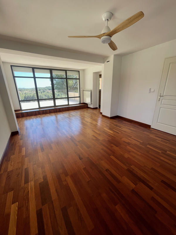 Maison - 200 m² - 9 pièces