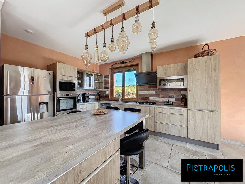 Maison - 198 m² - 6 pièces