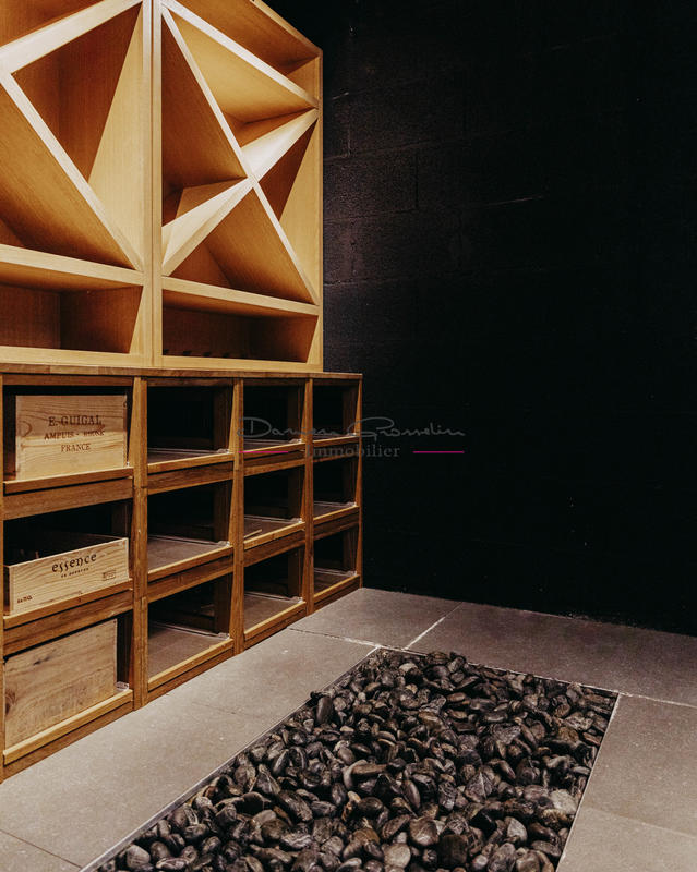 Maison - 350 m² - 8 pièces