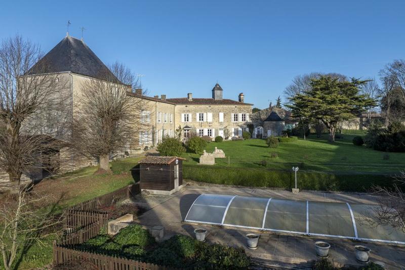 Maison - 625 m² - 13 pièces