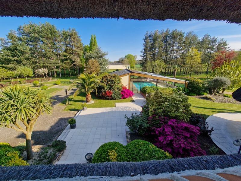 Propriété - 320 m² - 9 pièces